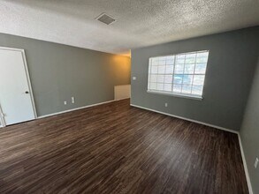 1706 Sheffield Cir in Norman, OK - Foto de edificio - Building Photo