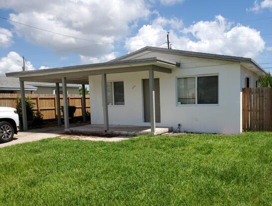 958 W 3rd St in Riviera Beach, FL - Building Photo