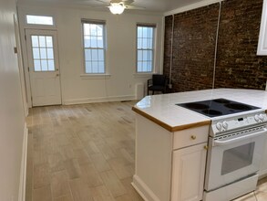 1666 32nd St NW-Unit -5 in Washington, DC - Building Photo - Building Photo