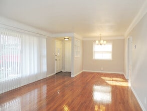 27693 Fullerwood Dr in Euclid, OH - Building Photo - Building Photo