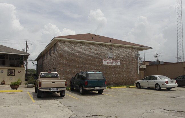 Titian Apartments in Baton Rouge, LA - Building Photo - Building Photo