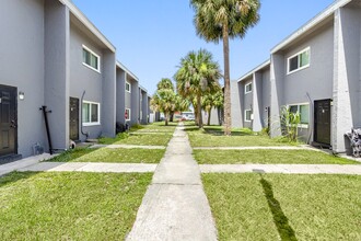 Jasmine Cove in Melbourne, FL - Building Photo - Building Photo