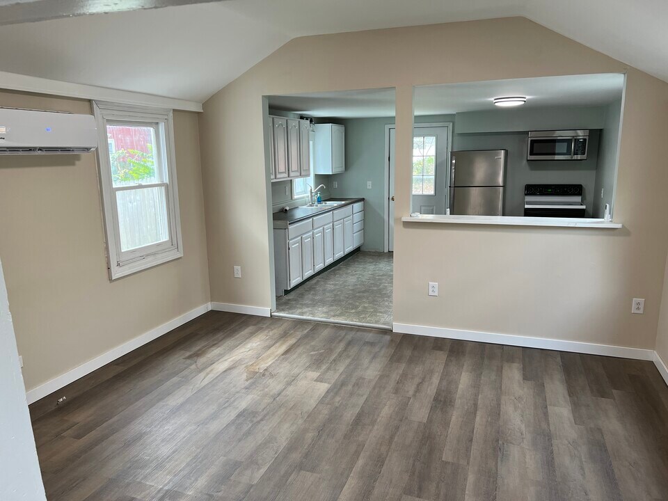 292 W 5th St in Oswego, NY - Building Photo