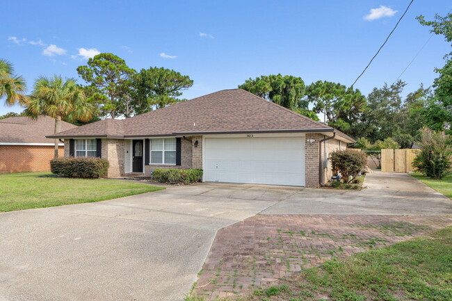 7613 Marthas Way in Navarre, FL - Building Photo - Building Photo