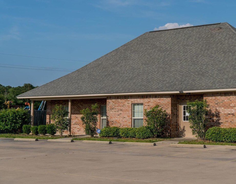 Monet Acres Estates II in Sulphur, LA - Building Photo