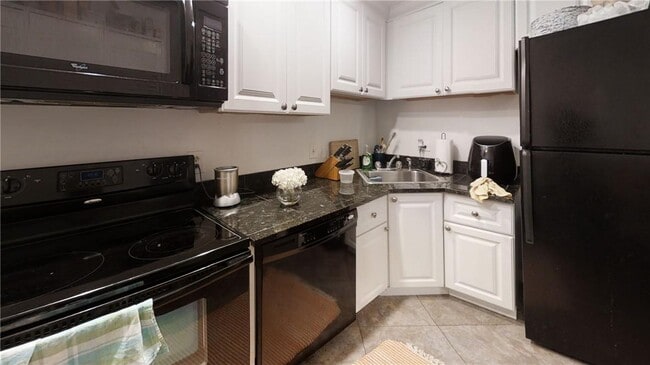 property at 3740 Inverrary Dr