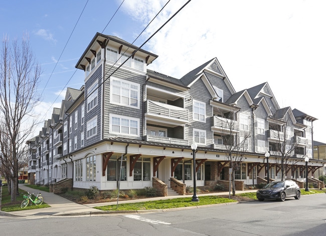 301 E Tremont Ave