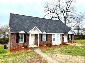1028 Cherry Hills Ct in Athens, GA - Building Photo
