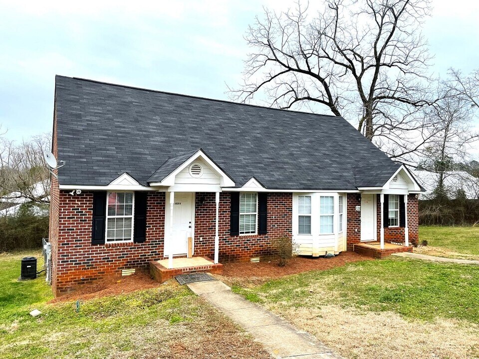 1028 Cherry Hills Ct in Athens, GA - Building Photo