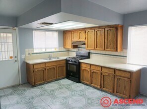 312 Oswell St in Bakersfield, CA - Building Photo - Building Photo