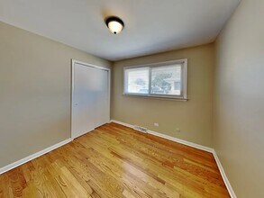 7649 S Oconto Ave in Bridgeview, IL - Building Photo - Building Photo