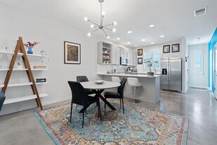 801 N Bluff Dr in Austin, TX - Building Photo