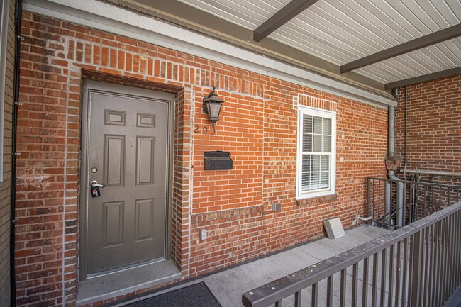 10 N 10th St in Columbia, MO - Building Photo - Building Photo