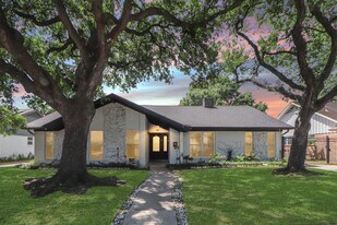 5951 Yarwell Dr in Houston, TX - Building Photo