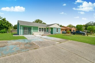 1902 W Gulf St in Baytown, TX - Building Photo - Building Photo