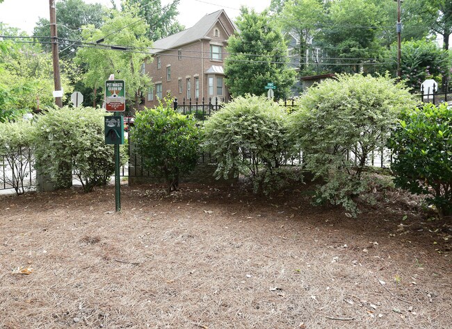 Peachtree Avenue Apartments in Atlanta, GA - Foto de edificio - Building Photo