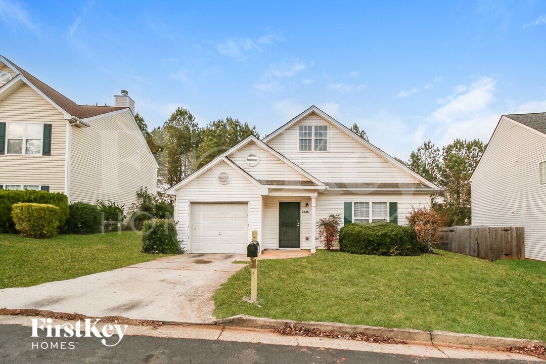 7046 Setters Way in Stonecrest, GA - Foto de edificio