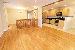 18 Aspinwall Ave, Unit 1 in Brookline, MA - Building Photo