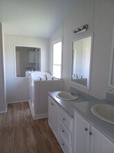 921 Elkport St in West Orange, TX - Building Photo - Building Photo