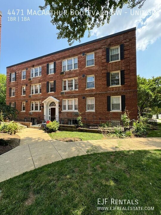 4471 MacArthur Blvd NW in Washington, DC - Foto de edificio