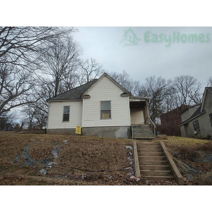 232 N Hawkins Ave in Hannibal, MO - Building Photo