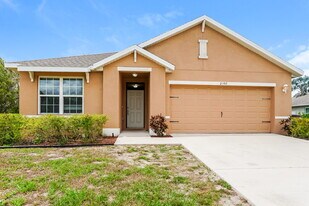 2002 SE 12th St in Cape Coral, FL - Building Photo