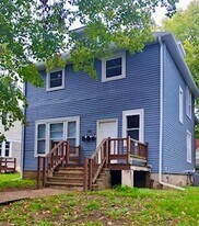 710 W California Ave, Unit 2 in Urbana, IL - Building Photo
