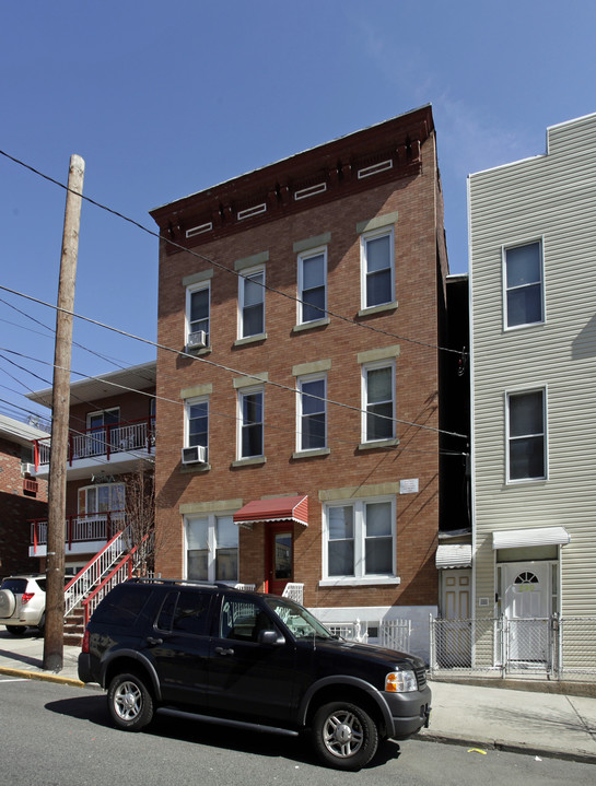 232 67th St in West New York, NJ - Building Photo