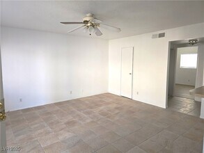 1812 Fulstone Way, Unit 2 in Las Vegas, NV - Building Photo - Building Photo