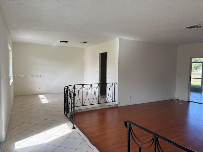 9641 NW 5th St in Pembroke Pines, FL - Building Photo - Building Photo