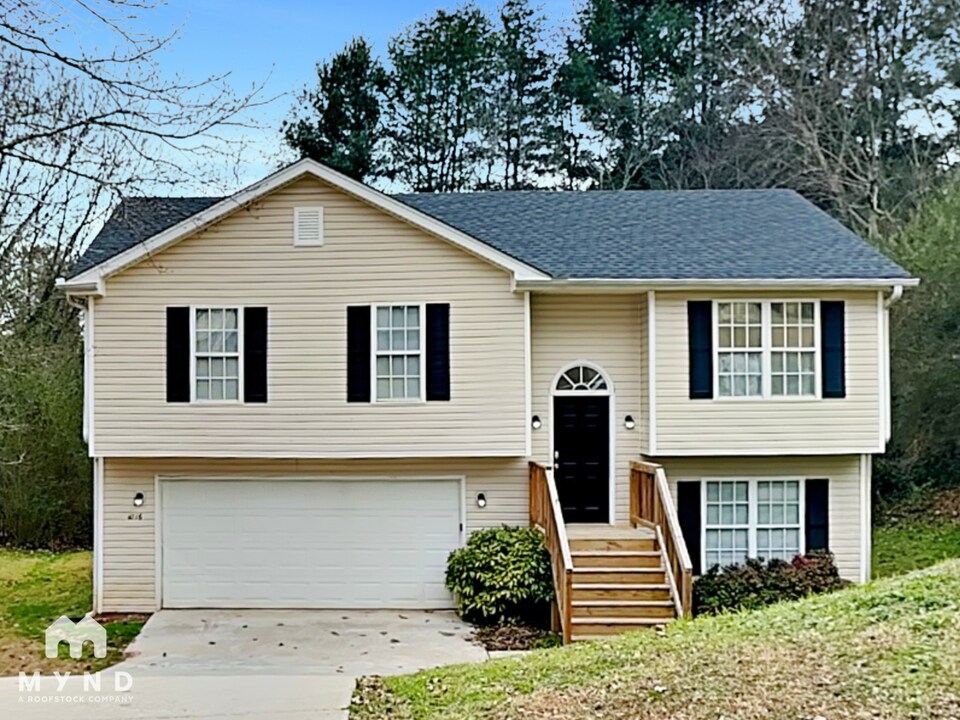 1016 Bridle Creek Dr in Flowery Branch, GA - Foto de edificio