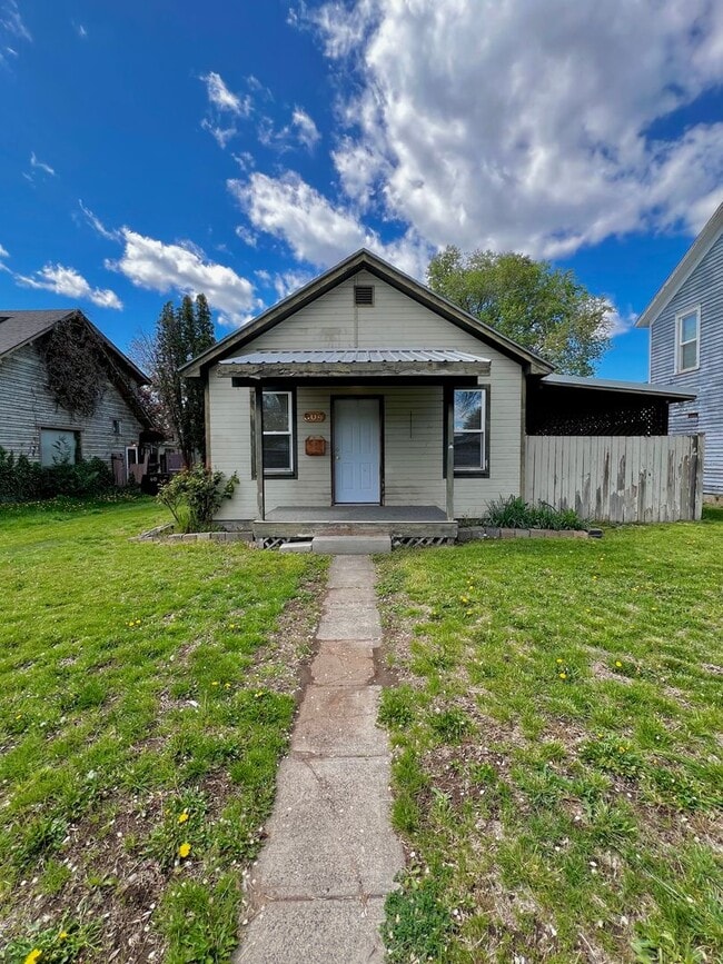 property at 804 S 12th Ave