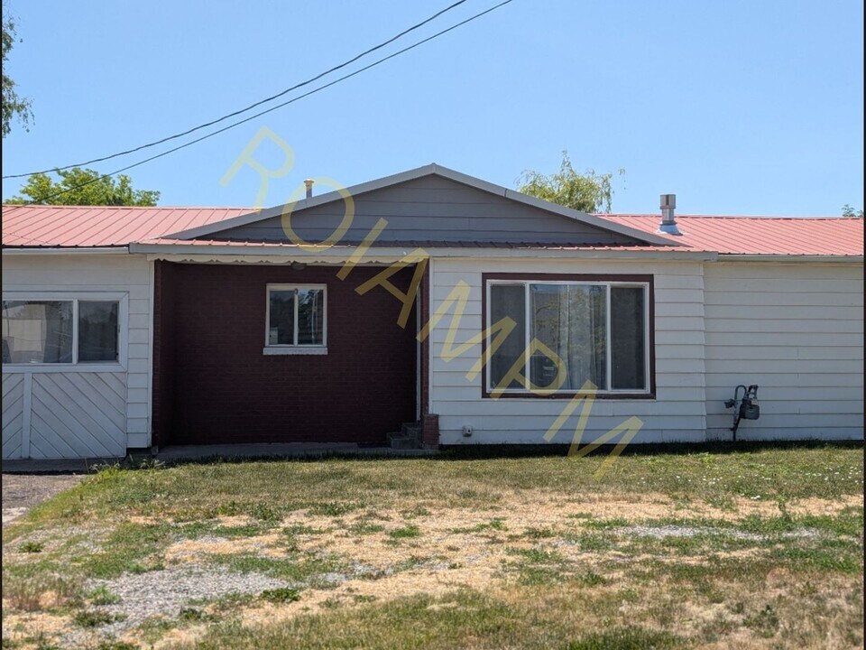 341 Fls Ave W in Twin Falls, ID - Building Photo