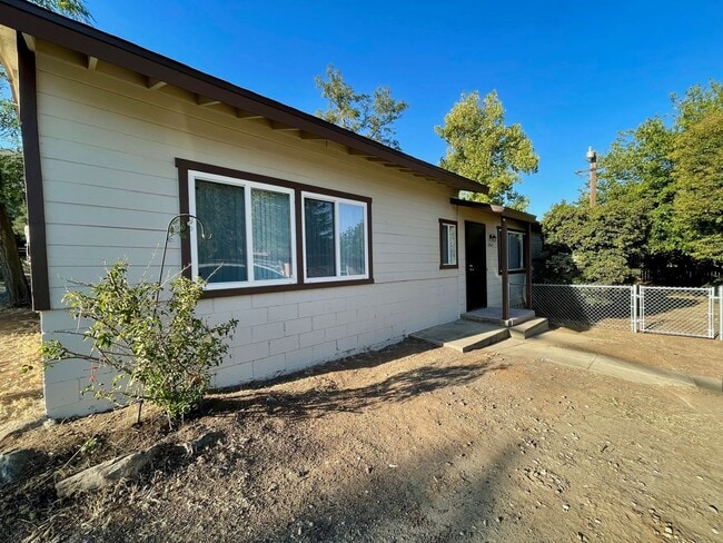 property at 1347 Hillcrest Dr