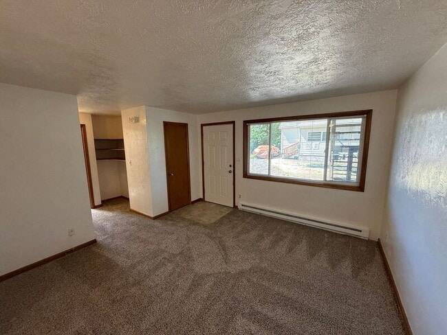 2022 Myrtle Ave NE in Salem, OR - Foto de edificio - Building Photo