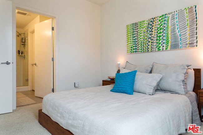 2210 Tom Mix Rd in Los Angeles, CA - Building Photo - Building Photo