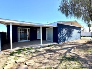 6575 W Medlock Dr in Glendale, AZ - Building Photo - Building Photo