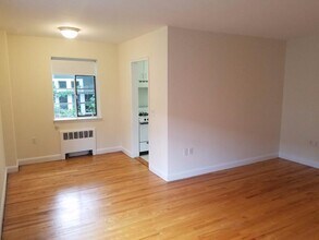 80 St Paul St, Unit 5 in Brookline, MA - Foto de edificio - Building Photo