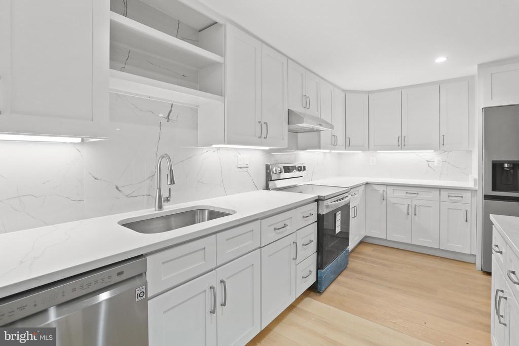 812 Park Ave in Baltimore, MD - Building Photo