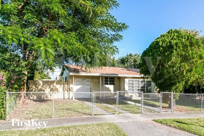 20705 Coral Sea Rd in Cutler Bay, FL - Foto de edificio - Building Photo