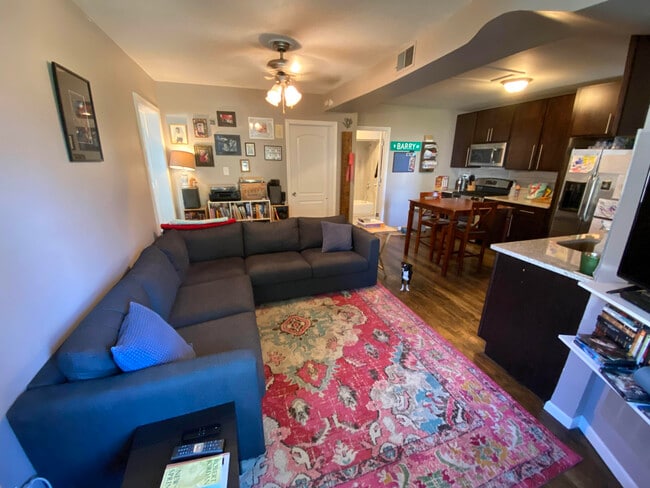 3813 N Bernard St, Unit Apt Rear in Chicago, IL - Foto de edificio - Building Photo