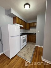 120 W 3rd Ave in Roselle, NJ - Building Photo - Building Photo