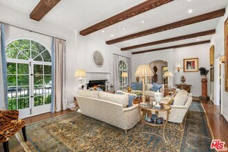 434 S Muirfield Rd in Los Angeles, CA - Building Photo - Building Photo
