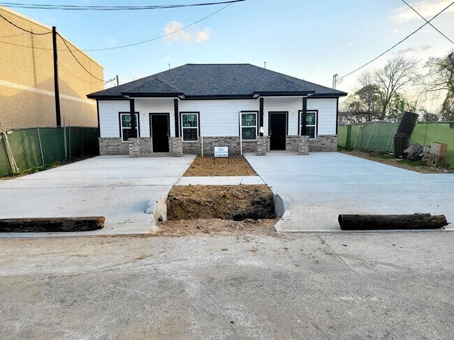 322 New Hampshire St photo'