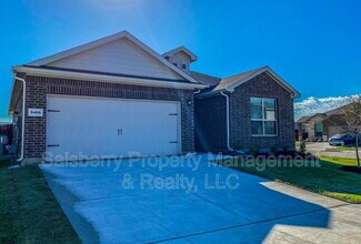 5400 Gold Pond Dr in Fort Worth, TX - Building Photo - Building Photo