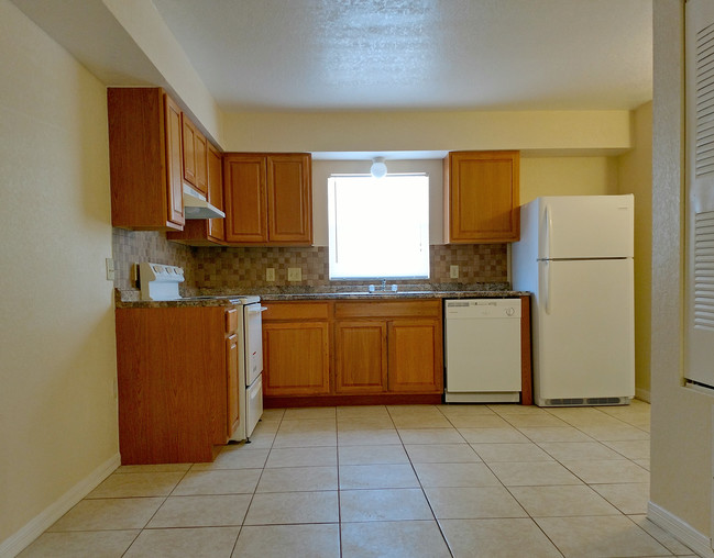 Lake Buckeye Apartments in Winter Haven, FL - Building Photo - Interior Photo