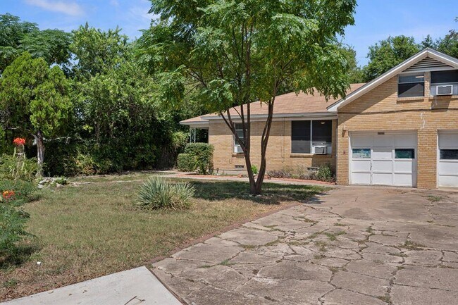 1520 Ullrich Ave in Austin, TX - Building Photo - Building Photo