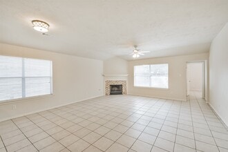 12039 Lucky Meadow Dr in Tomball, TX - Building Photo - Building Photo