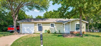 1407 Helen Cir in Arlington, TX - Building Photo