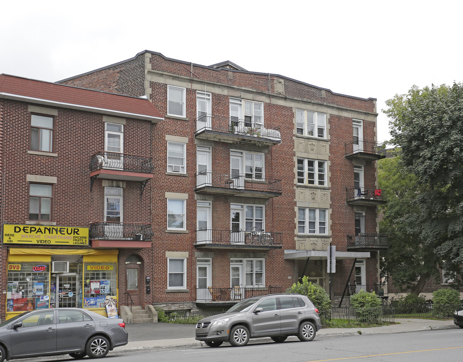 6716 W Sherbrooke O in Montréal, QC - Building Photo